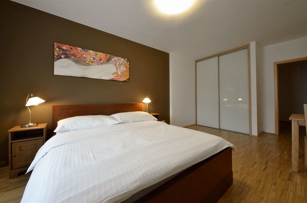 Downtown Suites Kodanska Praga Esterno foto
