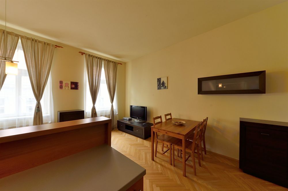 Downtown Suites Kodanska Praga Esterno foto