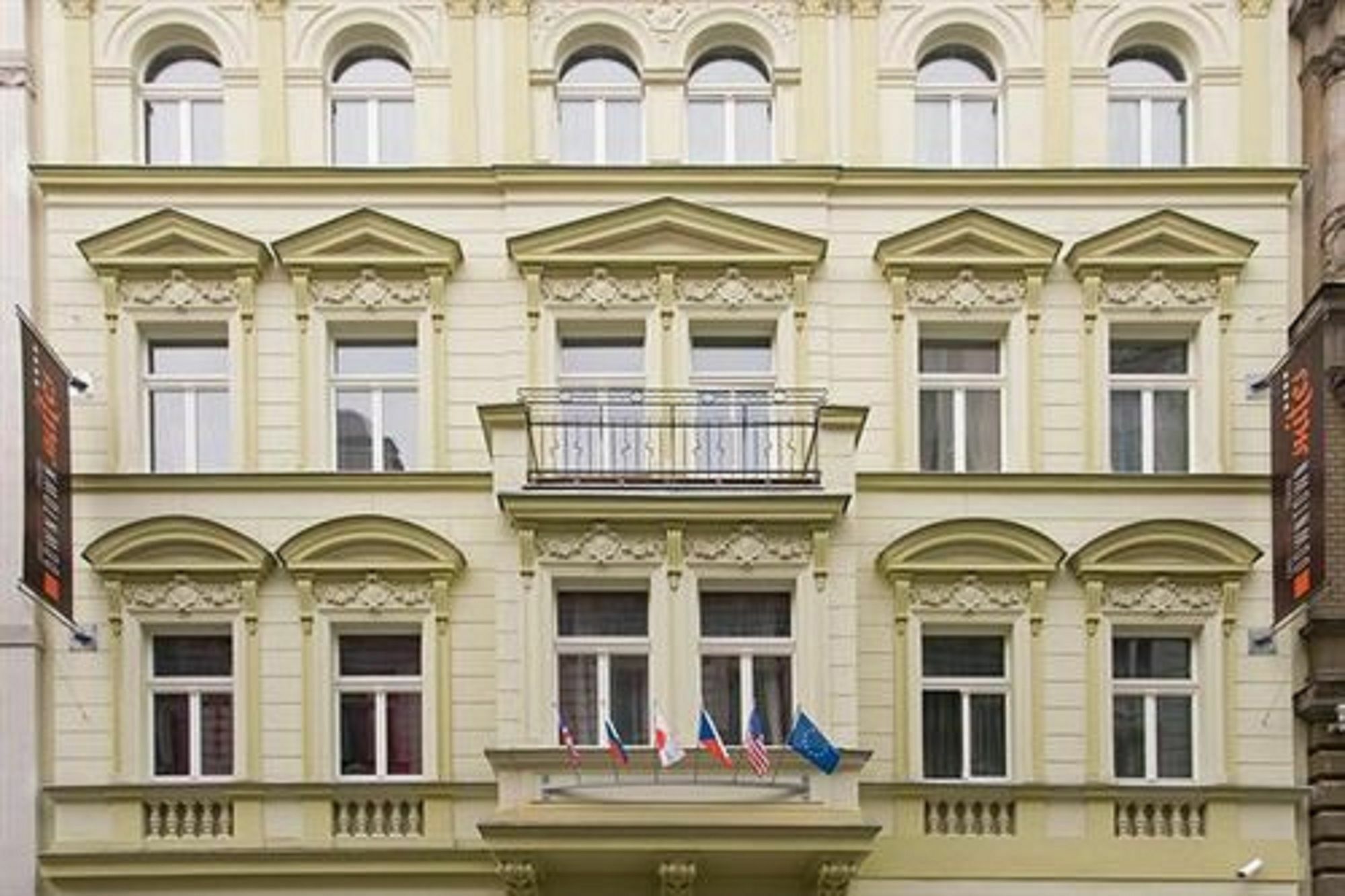 Downtown Suites Kodanska Praga Esterno foto