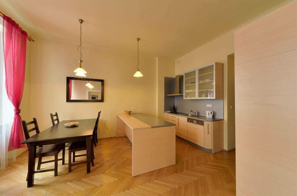 Downtown Suites Kodanska Praga Esterno foto