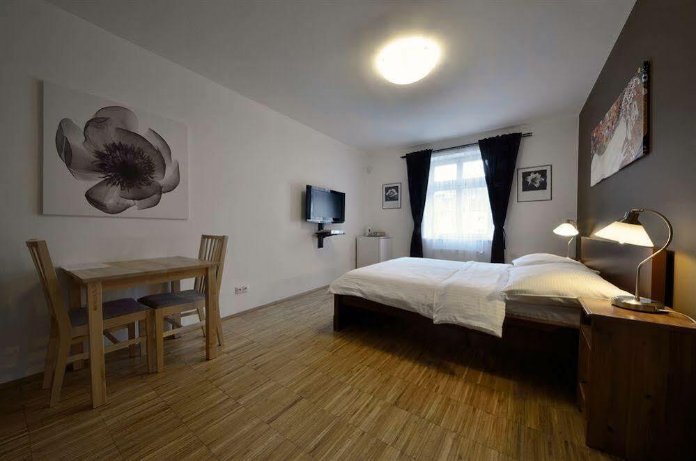 Downtown Suites Kodanska Praga Esterno foto